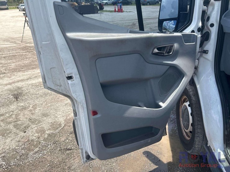 2016-ford-transit-image-6