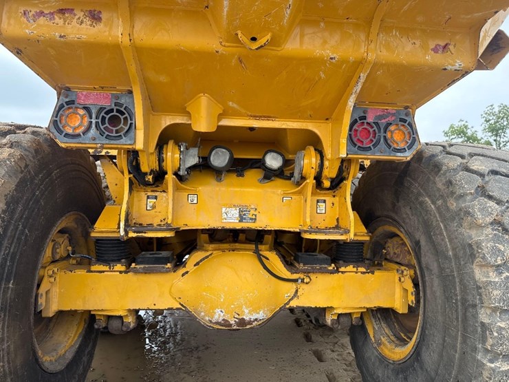 2014-deere-250d-image-15