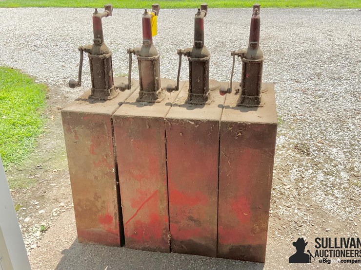 standard-oil-service-steel-rectangular-oil-tanks-w/-hand-pumps-image-6