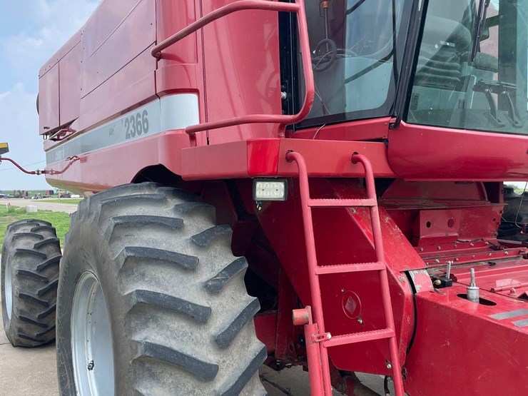 2002-case-ih-2366-image-19