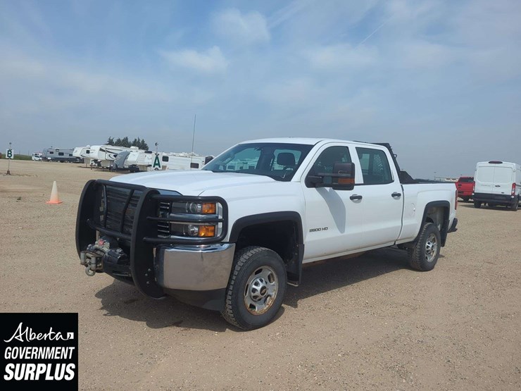 2015-chevrolet-silverado-2500hd-image-1