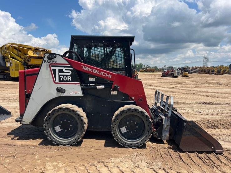 2014-takeuchi-ts70r-image-5