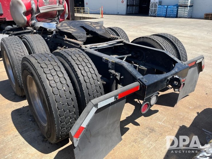 2018-peterbilt-579-image-4