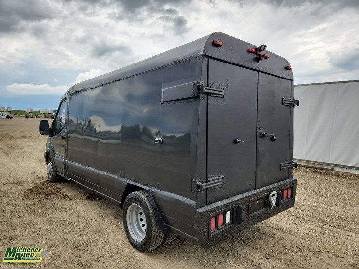 2015-ford-transit-image-3