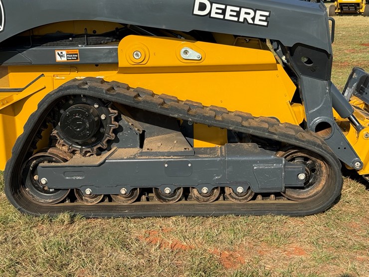 2023-deere-331g-image-3
