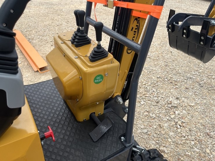 cfg-mx12rx-mini-excavator-image-7