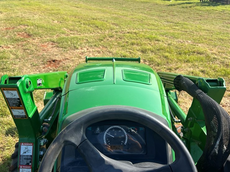 2019-john-deere-4044m-image-22