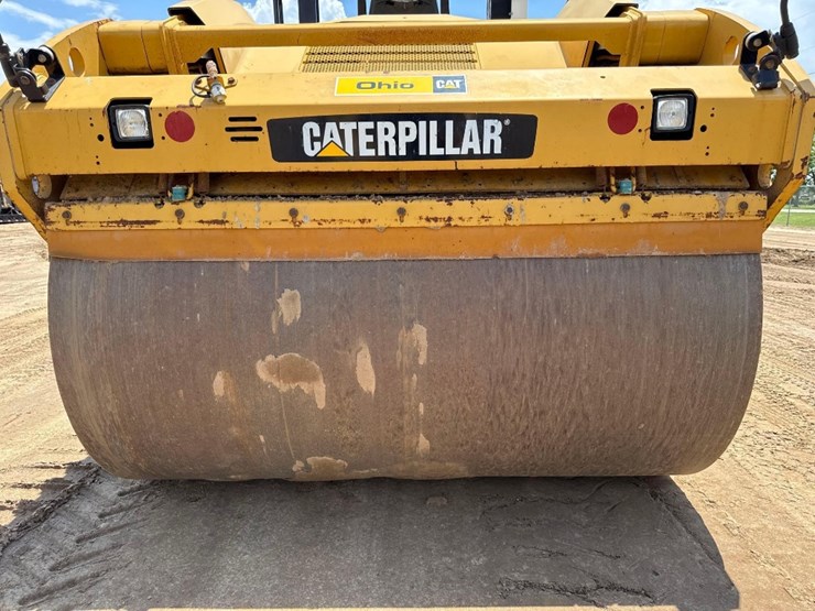 2014-caterpillar-cb54-image-13