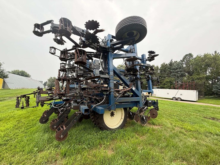 blu-jet-strip-till-machine,-set-up-for-liquid-fertilizer-and-anhydrous,-24-row-30”,-(60’-wide),-320/-image-6