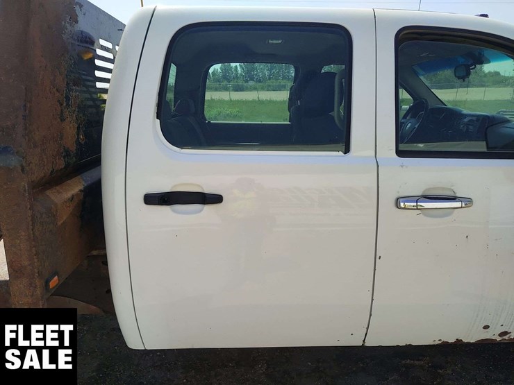 2014-chevrolet-silverado-3500hd-image-34