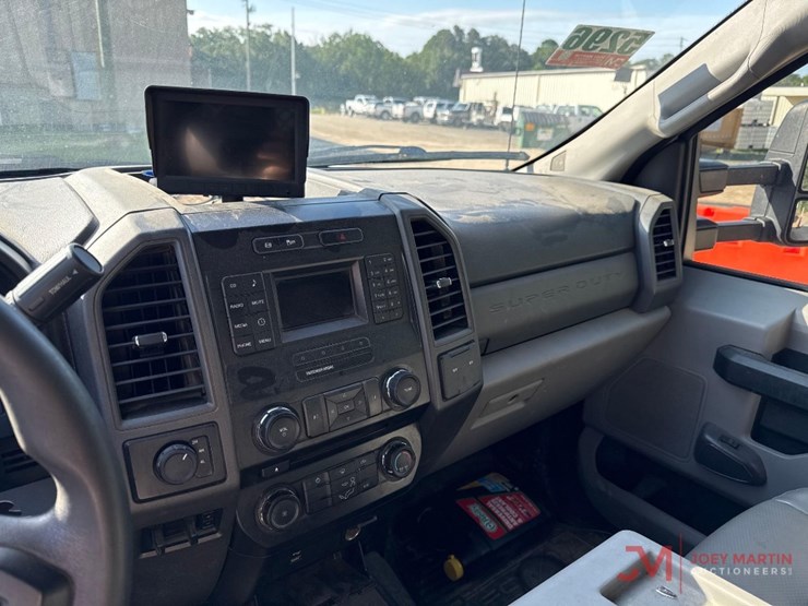 2017-ford-f550-xl-image-25
