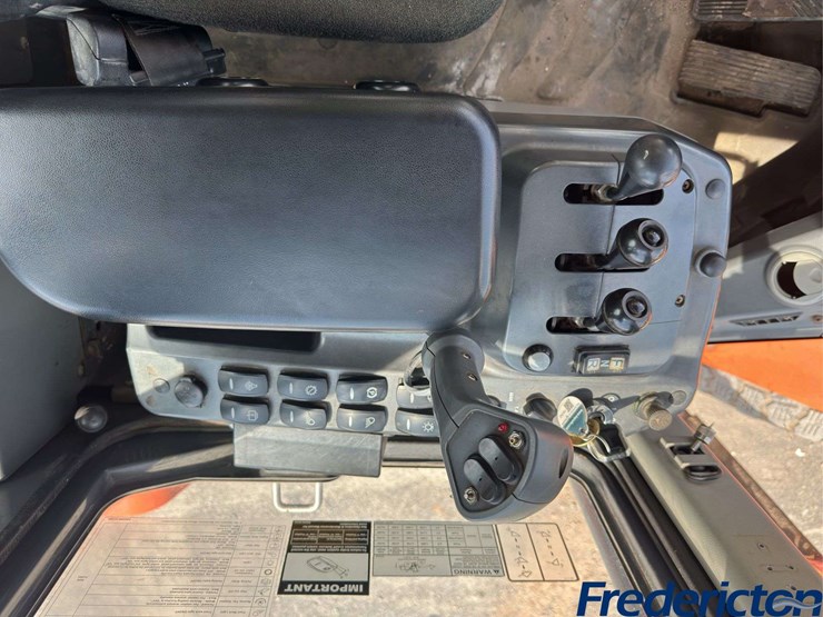 2014-doosan-dl250-image-21