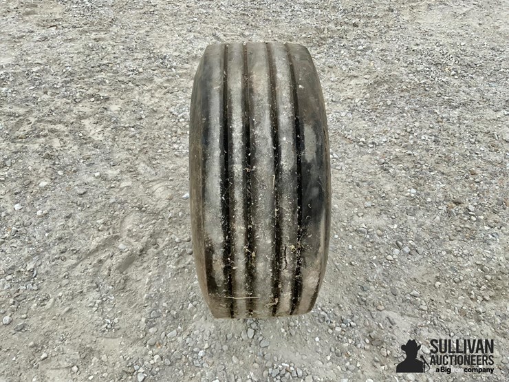 carlisle-12.5l-15-implement-tire-image-4