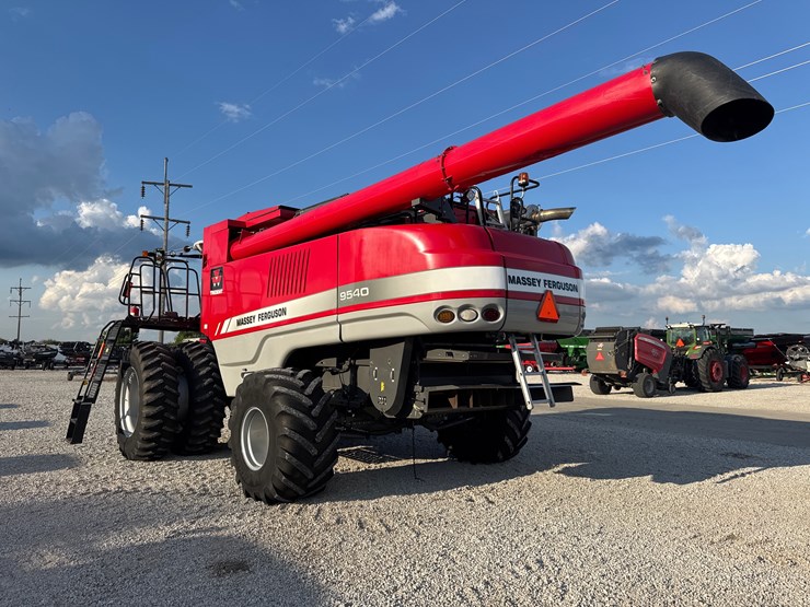 2012-massey-ferguson-9540-image-3