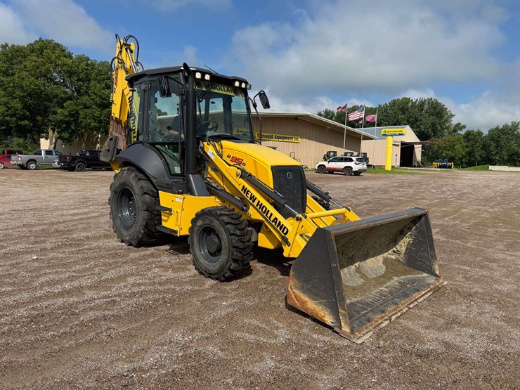 new-holland-b95d-backhoe,-fwa,-88”-front-bucket,-378-hours,-extended-hoe,-17”-back-bucket,-out-rigge-image-7