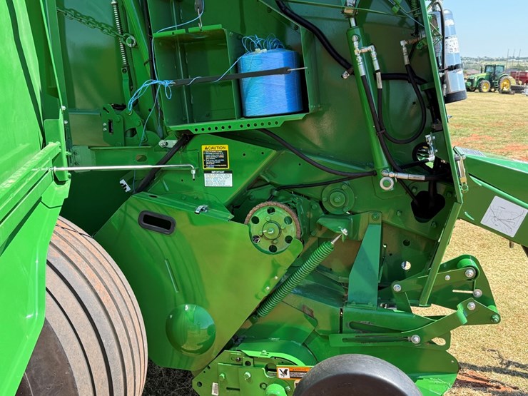 john-deere-560m-image-11