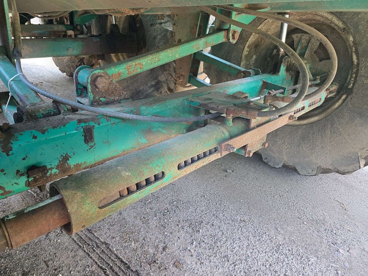 houle-7300-gallon-manure-tank,-3-axle,-front-and-back-axles-steer,-725/65-26-tires,-was-used-in-spri-image-15