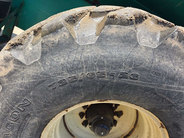 houle-7300-gallon-manure-tank,-3-axle,-front-and-back-axles-steer,-725/65-26-tires,-was-used-in-spri-image-9