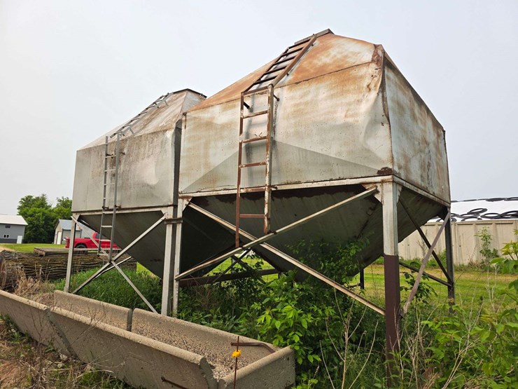 (2)-lowry-30-ton-bulk-bins,-loading-is-available-image-4