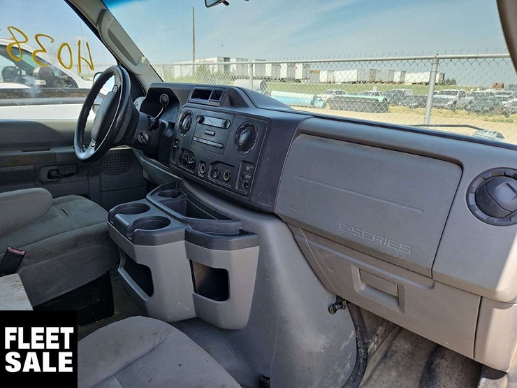 2012-ford-cargo-image-21