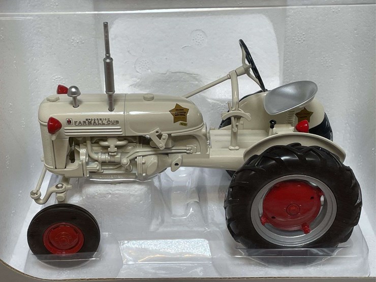 1/16-farmall-cub-demonstrator-2009-lafayette-nib-sc-image-2