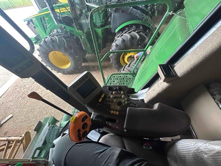 2011-john-deere-9770-sts-image-37