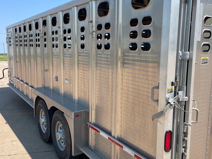 2014-wilson-livestock-trailer-image-6