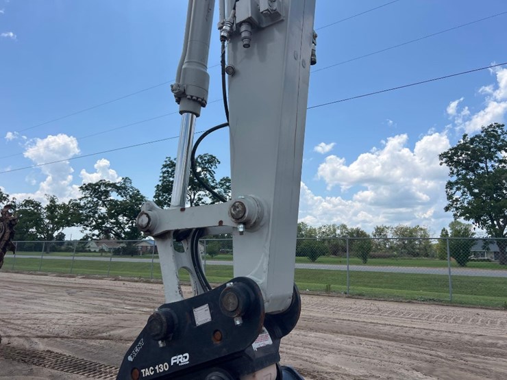 2022-takeuchi-tb2150-image-13