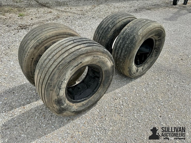 12.5l-15-implement-tires-image-7