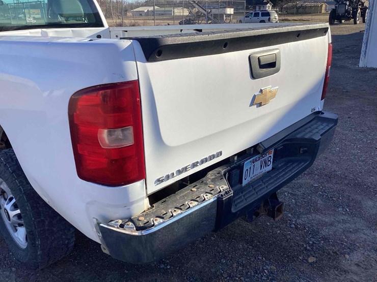 2013-chevrolet-silverado-2500-image-23