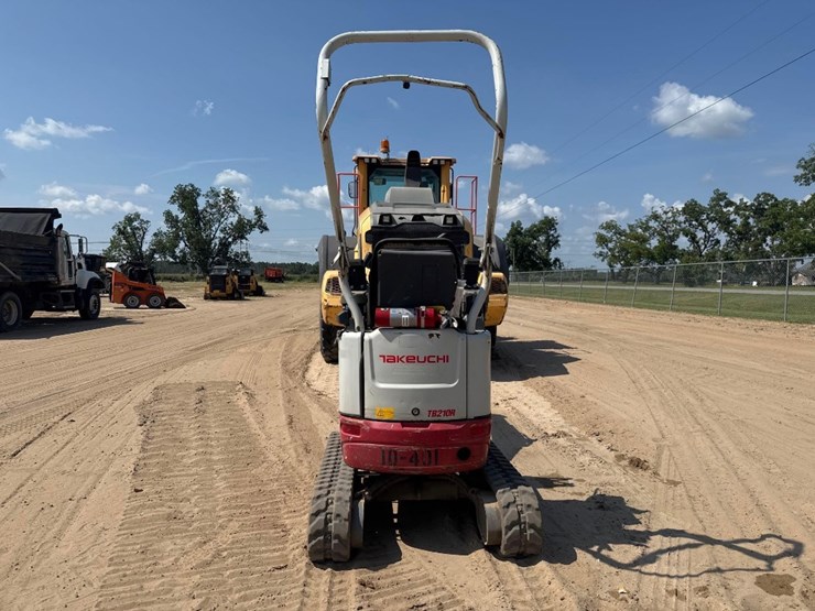 takeuchi-tb210r-image-7