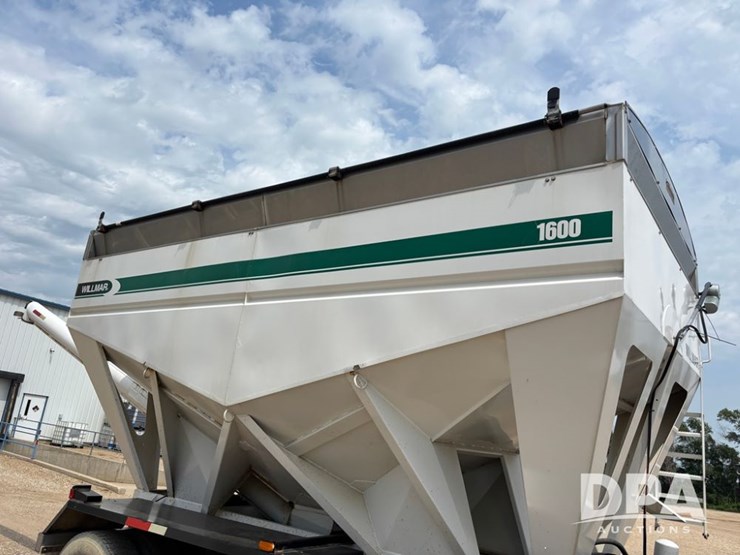 2005-peterbilt-385-image-48