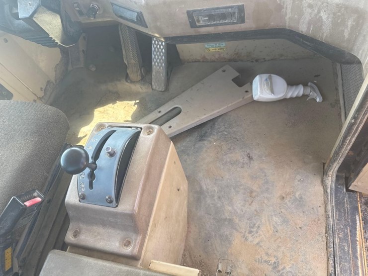 1998-caterpillar-d250e-image-26