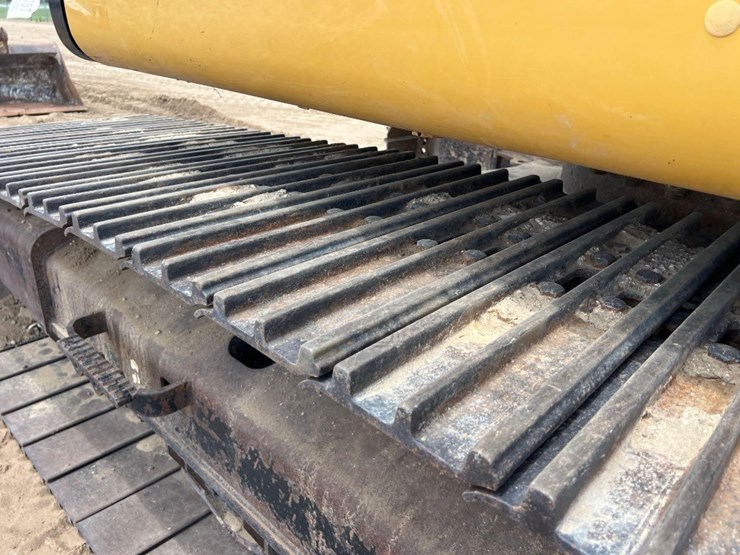 2015-caterpillar-326fl-image-35