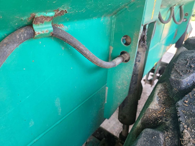 houle-7300-gallon-manure-tank,-3-axle,-front-and-back-axles-steer,-725/65-26-tires,-was-used-in-spri-image-12