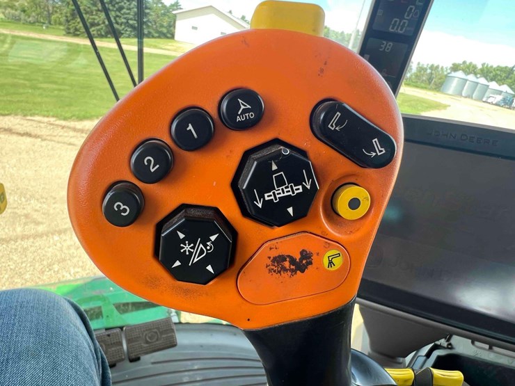 2021-john-deere-s680-image-39