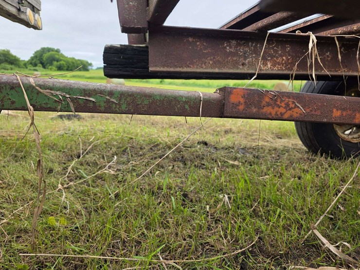 john-deere-running-gear-with-rack,-rack-will-need-work,-11l-15-tires-on-6-bolt-rims,-extendable-hitc-image-4