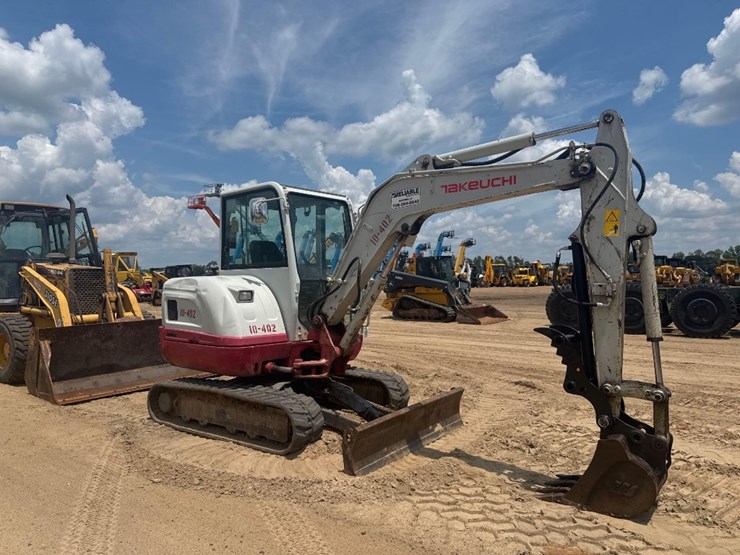 2018-takeuchi-tb240-image-4