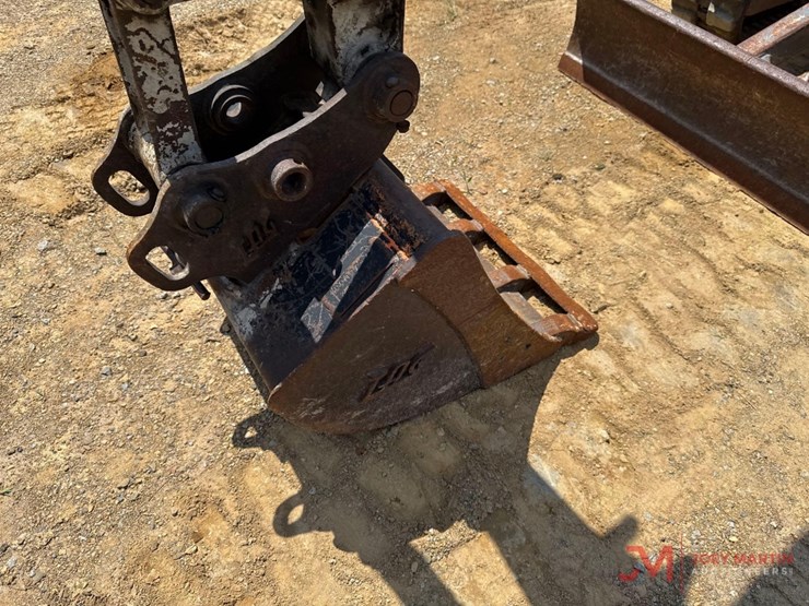 2019-takeuchi-tb230-image-11