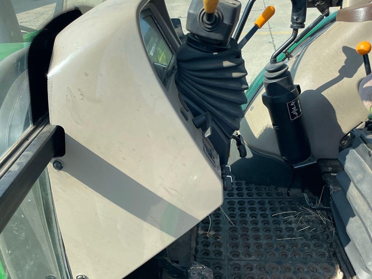 2015-john-deere-6115d-image-35