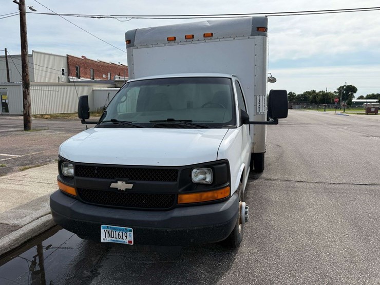 2009-chevrolet-express-3500-image-3