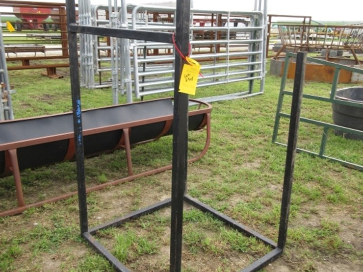 show-livestock-tie-up-rack-image-3