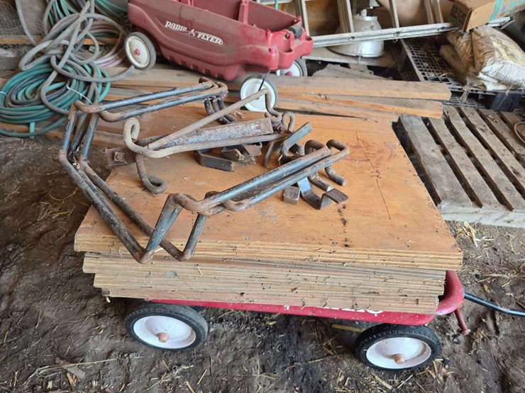 (6)-new-silage-doors-with-hardware-for-stave-silo,-buying-all-for-one-money-image-1