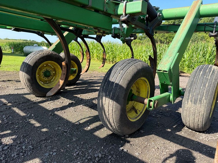 john-deere-680-image-36