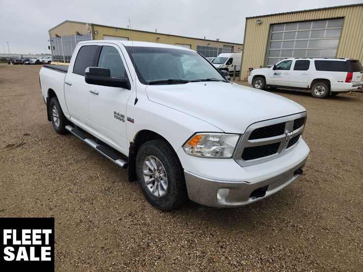 2015-ram-1500-slt-image-2