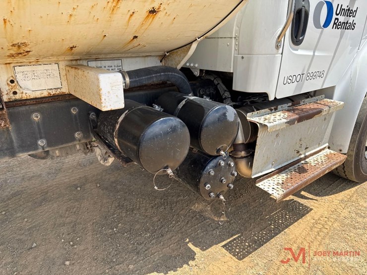 2017-freightlinertandem-water-truck-image-15