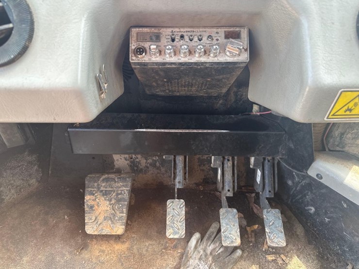 2016-caterpillar-553c-image-21