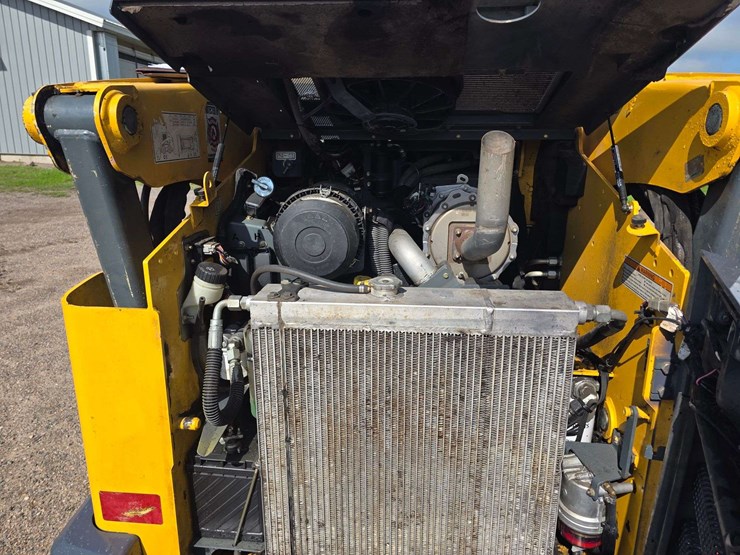 2019-gehl-v270-image-25