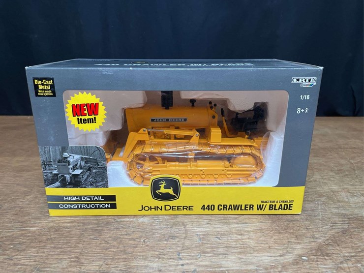1/16-john-deere-440-crawler-nib-ertl-image-1