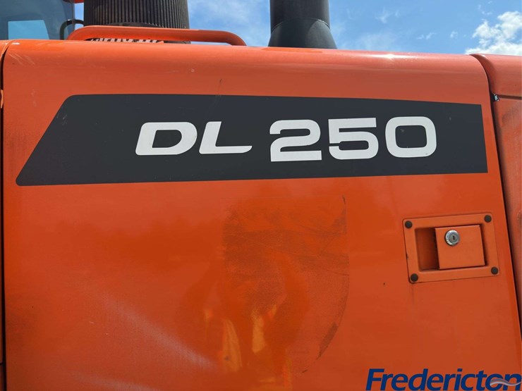 2014-doosan-dl250-image-13